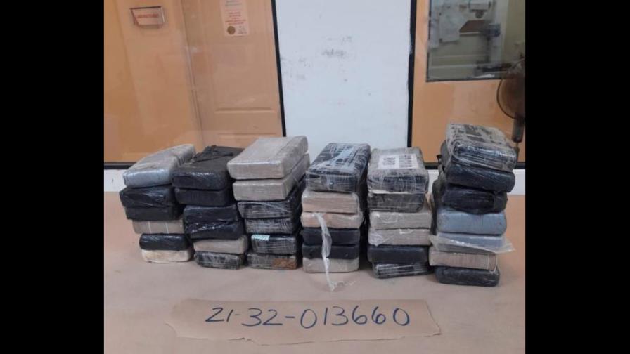 Confirman es cocaína el contenido de los 37 paquetes ocupados en el Puerto de Haina Oriental 