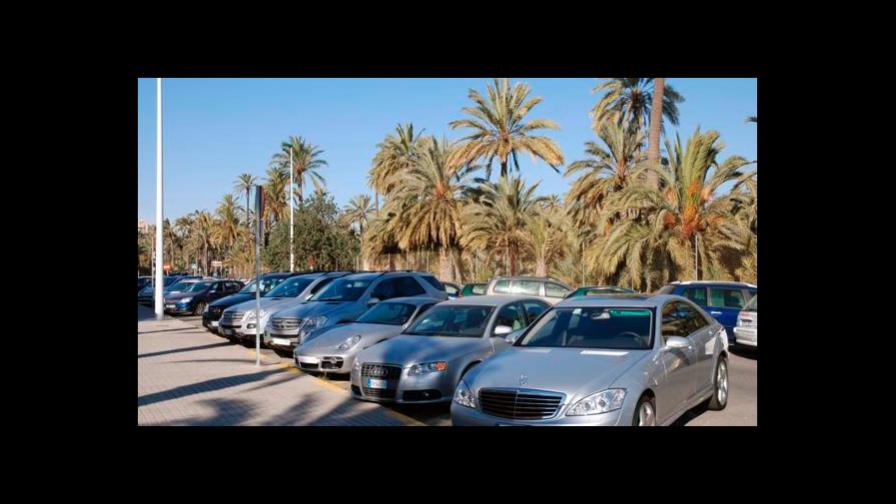 Acusan dominicanos de contrabandear carros de alta gama a RD Acusan dominicanos de contrabandear carros de alta gama a RD