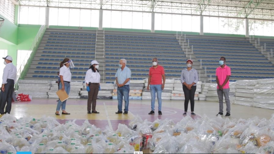 AES Dominicana entrega ayuda a familias de Hato Mayor