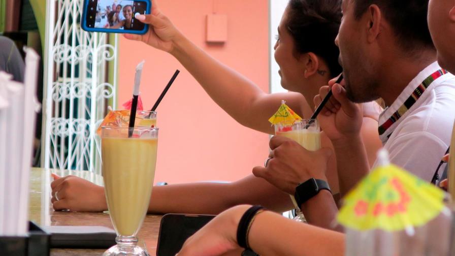 La piña colada cumple 65 años en medio de disputa del lugar de su creación