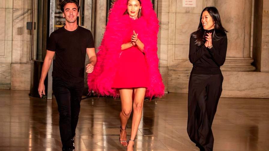 Óscar de la Renta, una fantasía de moda en la Biblioteca de Nueva York