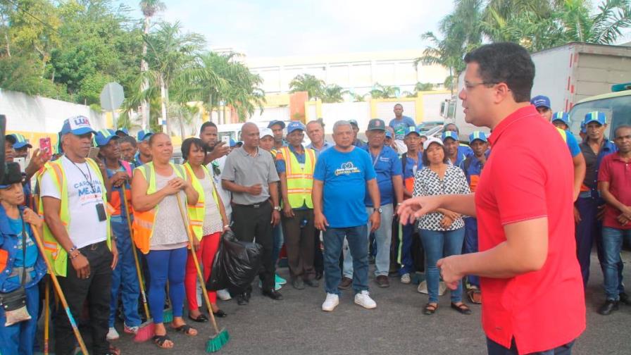 Alcalde David Collado realiza operativo de limpieza en el Distrito Nacional Alcalde David Collado realiza operativo de limpieza en el Distrito Nacional