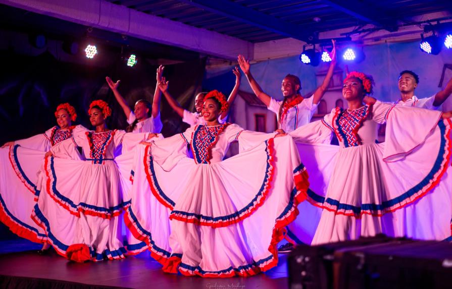 Ballet Folklórico ITSC representa al país en festival internacional “Dejando Huellas”