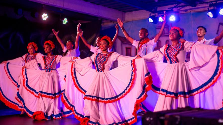 Ballet Folklórico ITSC representa al país en festival internacional “Dejando Huellas”