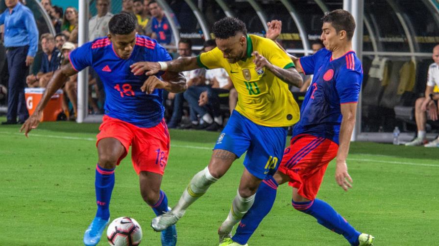 Neymar anota en su regreso pero Brasil no pasa del empate con Colombia