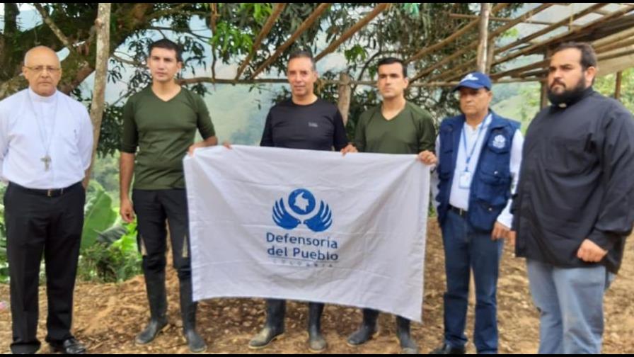 Liberan a tres tripulantes de helicóptero que habían sido secuestrados por ELN