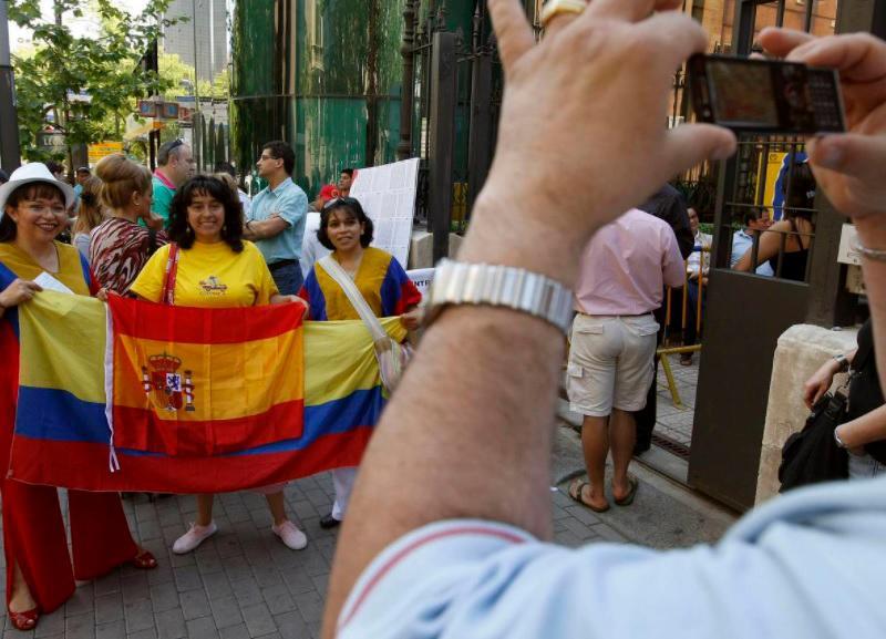 Inmigrantes latinos ayudan a mantener a la población en España