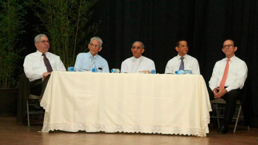 Realizan coloquio en Moca sobre “Obra selecta” de Monseñor Freddy Bretón Realizan coloquio en Moca sobre “Obra selecta” de Monseñor Freddy Bretón