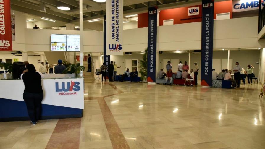 Comando de campaña de Luis Abinader con poca concurrencia de personas 