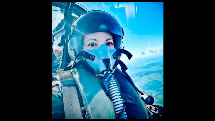 María Tejada realiza primer vuelo como comandante del Escuadrón de Combate de la Fuerza Aérea María Tejada realiza primer vuelo como comandante del Escuadrón de Combate de la Fuerza Aérea