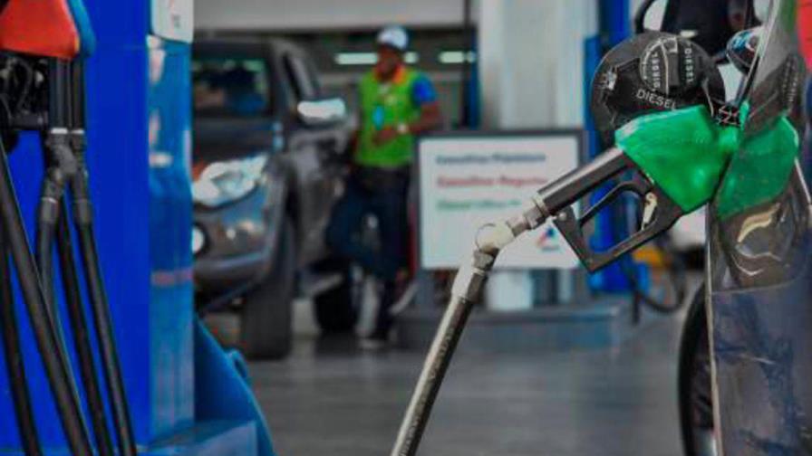 Exministro de Economía considera modificación de ley no logrará bajar combustibles