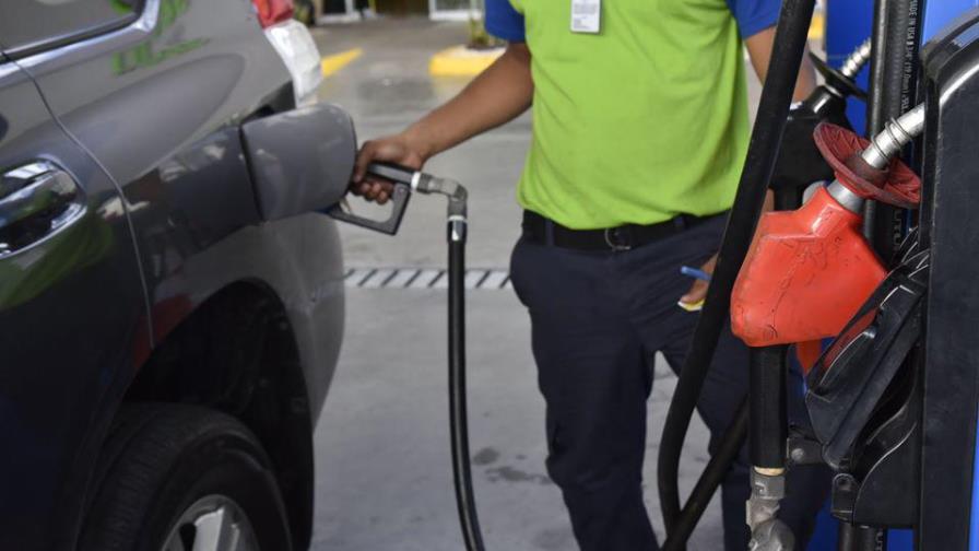 Aumentan precios de casi todos los combustibles