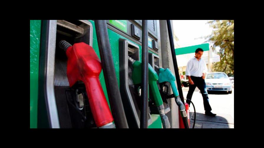 Bajan precios de la mayoría de los combustibles 