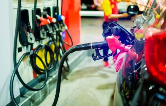 Precios de las gasolinas bajan, pero GLP sube RD$2.40 por galón