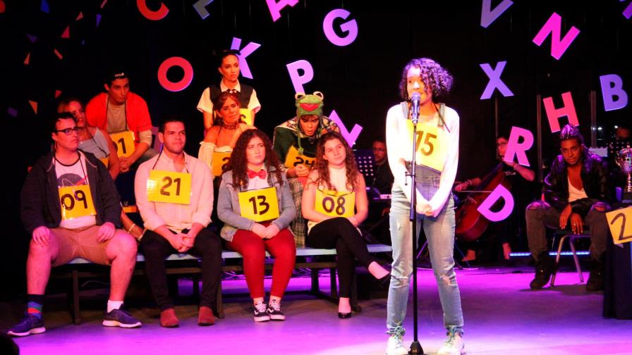 Nueva función del musical “El Vigésimo Quinto Concurso Anual de Ortografía del Condado de Putnam” Nueva función del musical “El Vigésimo Quinto Concurso Anual de Ortografía del Condado de Putnam”