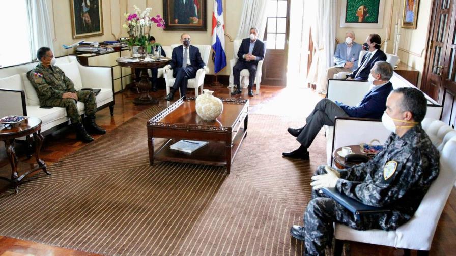 Comisión recomendaría al presidente Danilo Medina que prorrogue el toque de queda Comisión recomendaría al presidente Danilo Medina que prorrogue el toque de queda