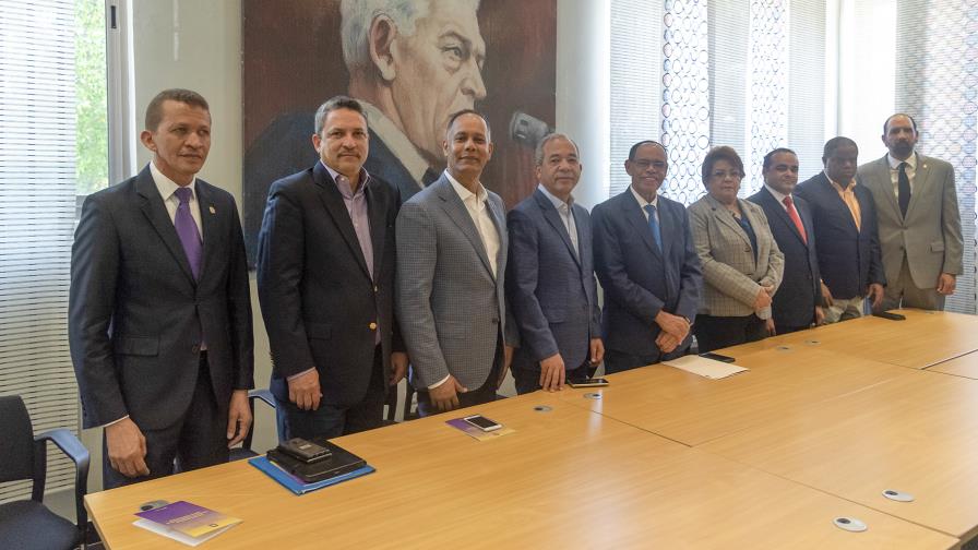 Peledeístas evitan confrontación inmediata y deciden equilibrar comisión electoral Peledeístas evitan confrontación inmediata y deciden equilibrar comisión electoral