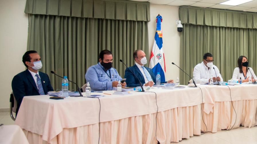 Aspirantes a la JCE con opiniones encontradas sobre tope gastos campaña