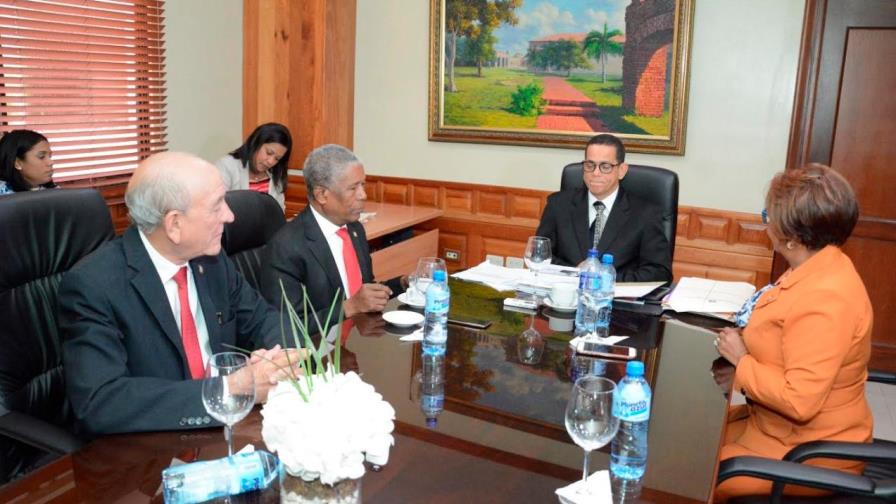 Comisión del Senado que busca modificar Ley de Seguridad Social se reúne