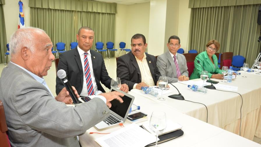 Comisión Seguridad Social escucha propuesta de ayuntamientos sobre modificación a Ley 87-01 Comisión Seguridad Social escucha propuesta de ayuntamientos sobre modificación a Ley 87-01