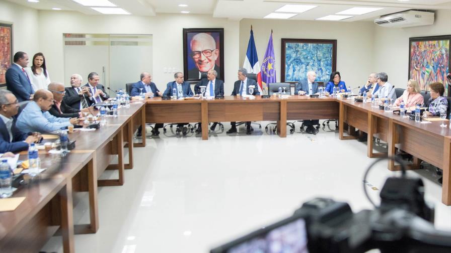 Comité Político del PLD paralizado por la crisis que afecta al partido Comité Político del PLD paralizado por la crisis que afecta al partido