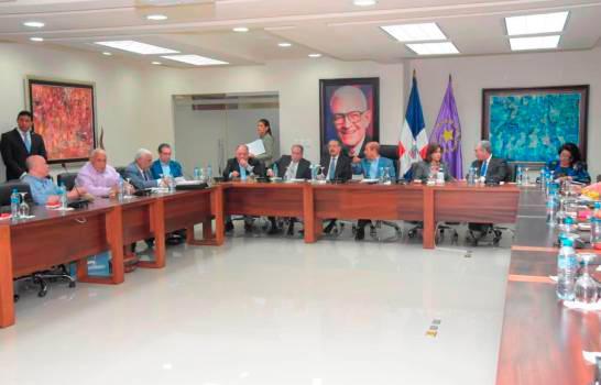 Reunión del Comité Político trata tema de las alianzas entregadas a la JCE