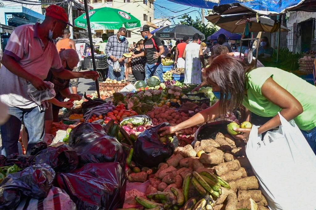 Una de las compradoras en uno de los mercados.