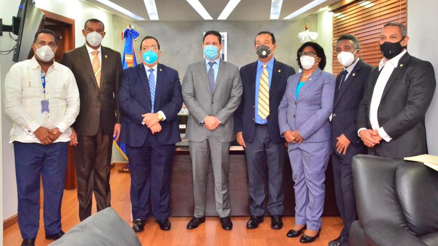 Comisión del Senado se reúne con el director del INVI 