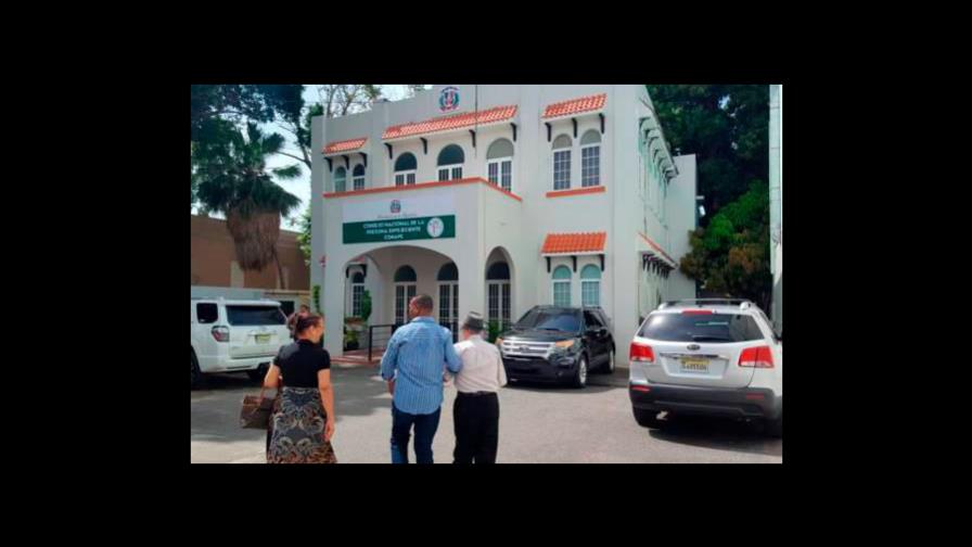 Conape recomienda a familias con adultos mayores en el hogar limitar salidas a la calle y visitas 