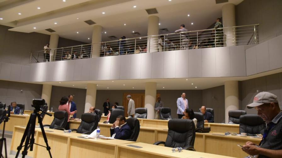 PRM sancionaría a regidora que votó contra plebiscito en SDE PRM sancionaría a regidora que votó contra plebiscito en SDE