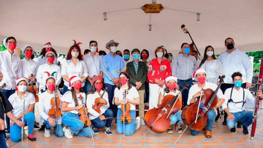 ASDE y Ministerio de Cultura llevan alegría a SDE con los “Aguinaldo Callejero” ASDE y Ministerio de Cultura llevan alegría a SDE con los “Aguinaldo Callejero”