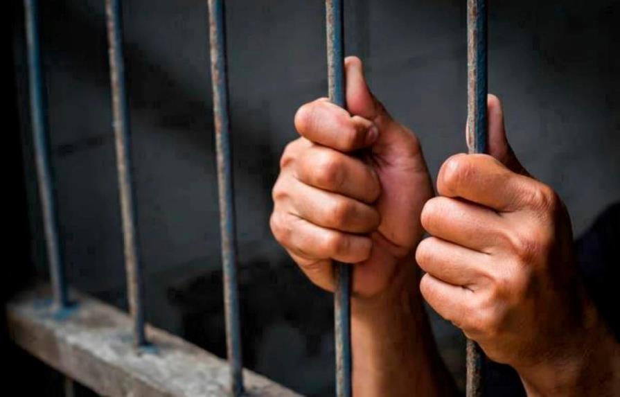 Dictan 20 años de prisión para un hombre que violó a su hijastra en San Juan