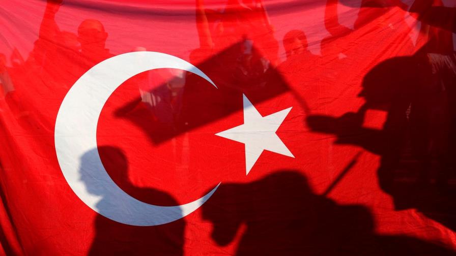 Condenan por golpismo a un exempleado del consulado de EE. UU. en Turquía Condenan por golpismo a un exempleado del consulado de EE. UU. en Turquía