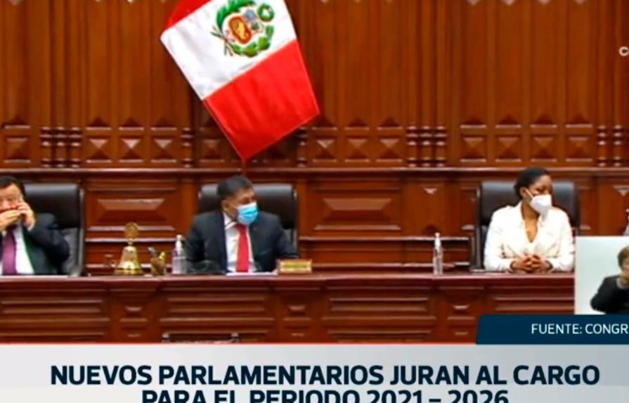 Los nuevos congresistas de Perú juran para el periodo 2021-2026
