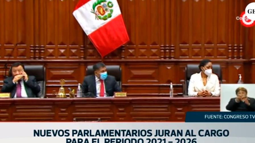Los nuevos congresistas de Perú juran para el periodo 2021-2026 Los nuevos congresistas de Perú juran para el periodo 2021-2026