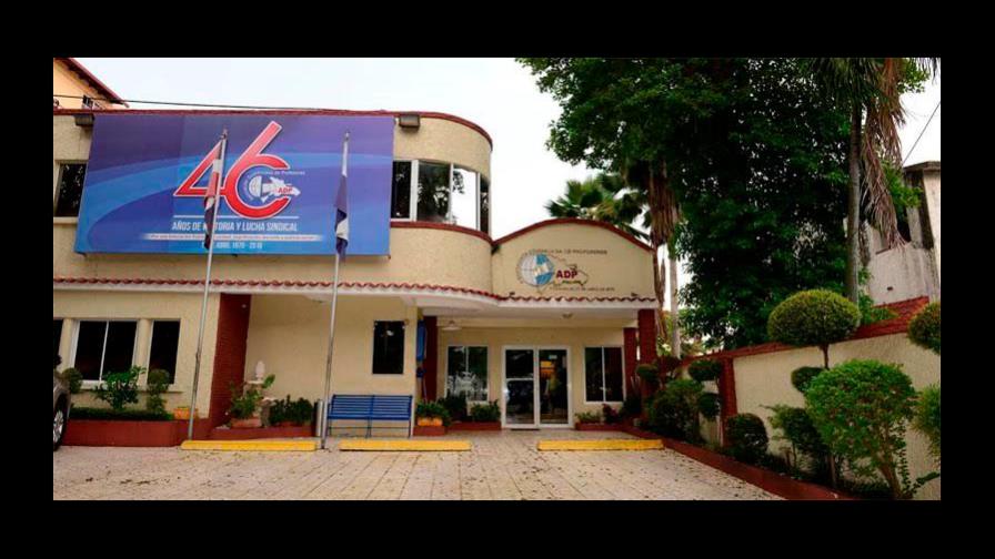 Comisión se reúne hoy para preparar concurso de oposición docente Comisión se reúne hoy para preparar concurso de oposición docente