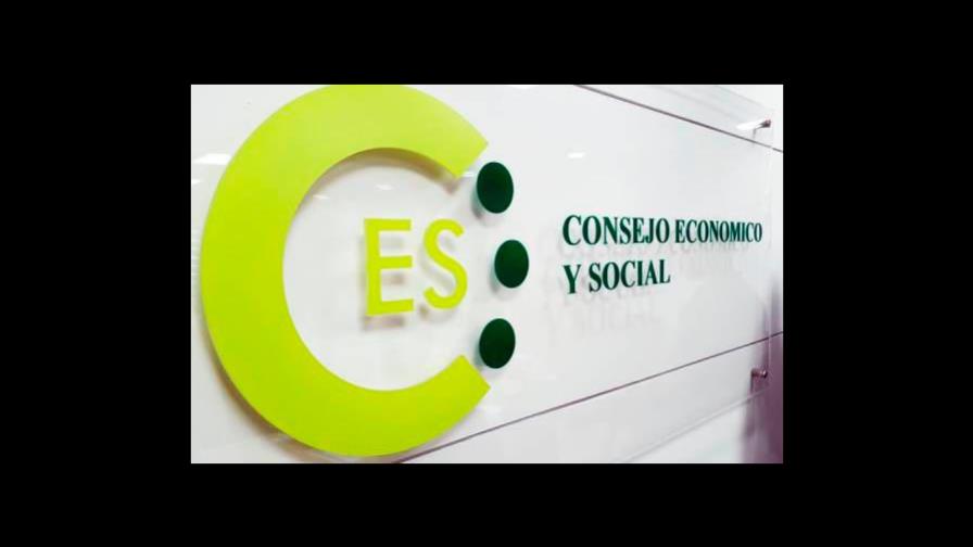 Presidente convoca el CES para discutir pactos eléctrico y fiscal