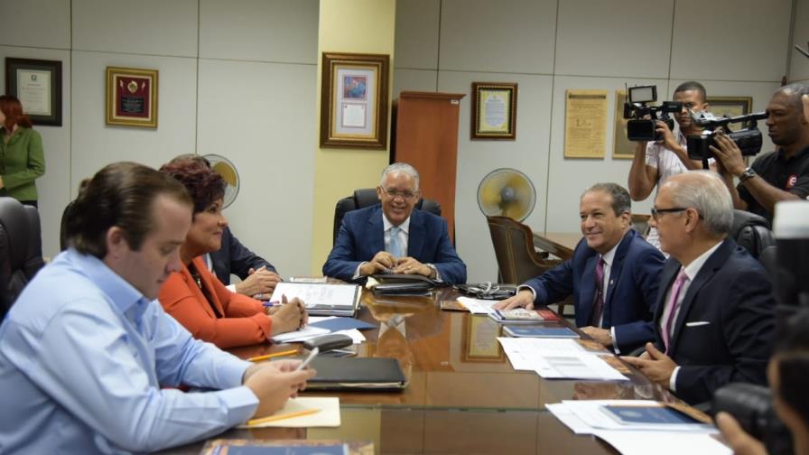 Comisión que evalúa candidatos al Tribunal Constitucional realiza su primera reunión Comisión que evalúa candidatos al Tribunal Constitucional realiza su primera reunión