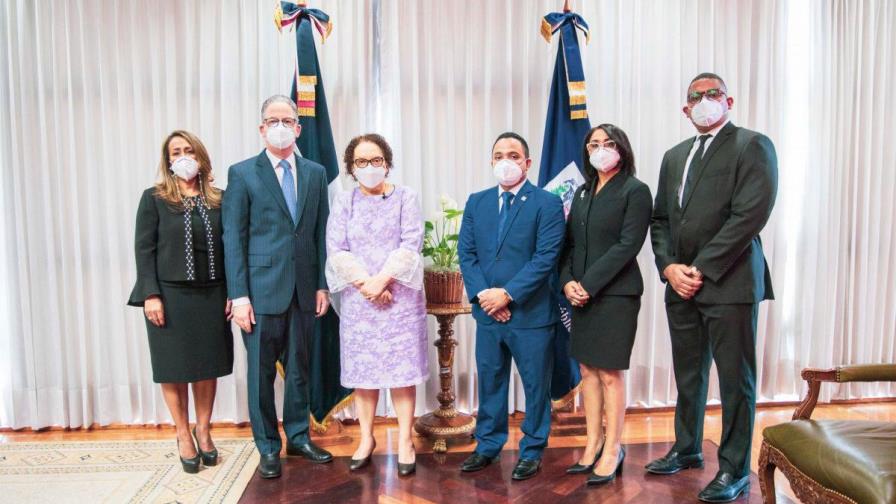 Unos 250 fiscales intiman al Consejo del Ministerio Público
