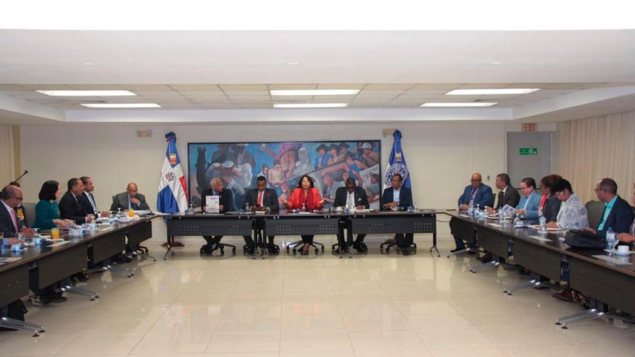 UASD desvincula profesor por violar las normas éticas