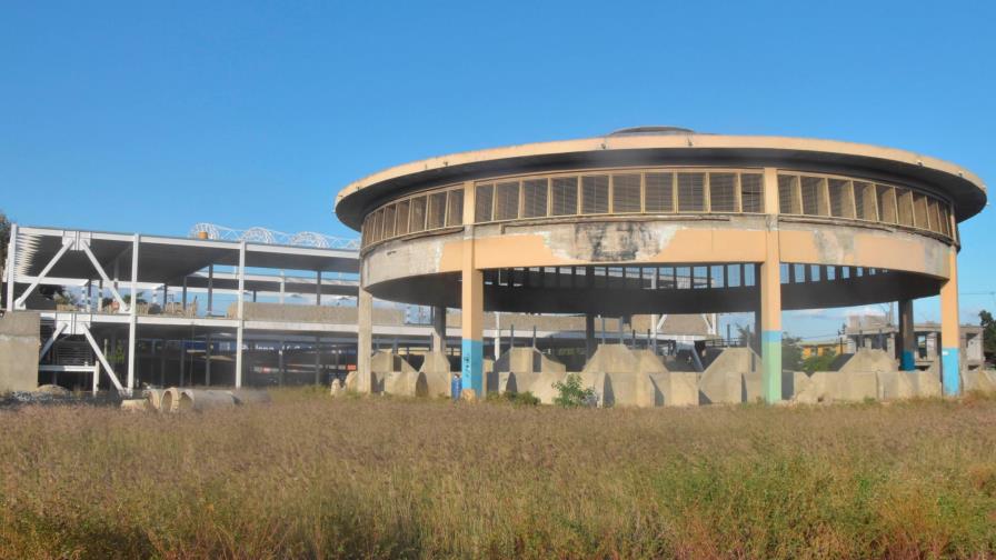 Amenazan ocupar mercado en construcción de La Vega Amenazan ocupar mercado en construcción de La Vega