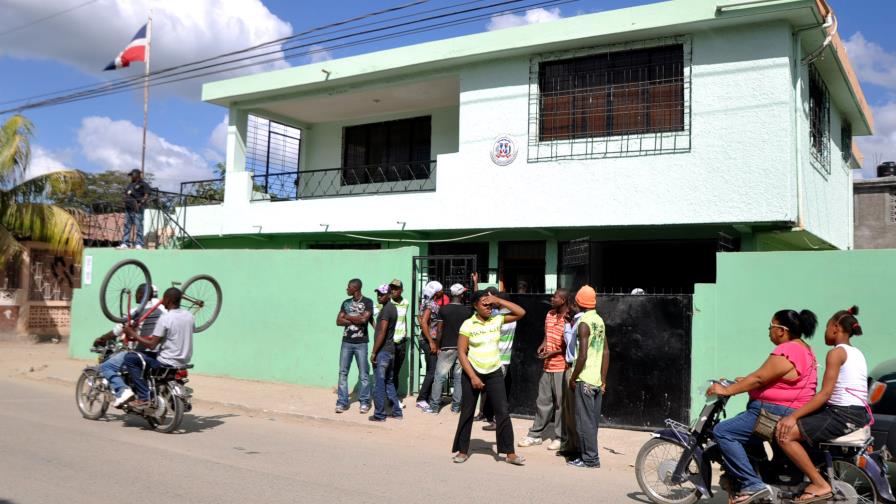 Cierran consulado dominicano en Juana Méndez por violentas protestas 