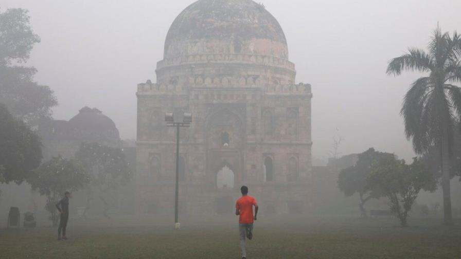 Cierran las escuelas en la capital de la India tras repuntar la contaminación del aire