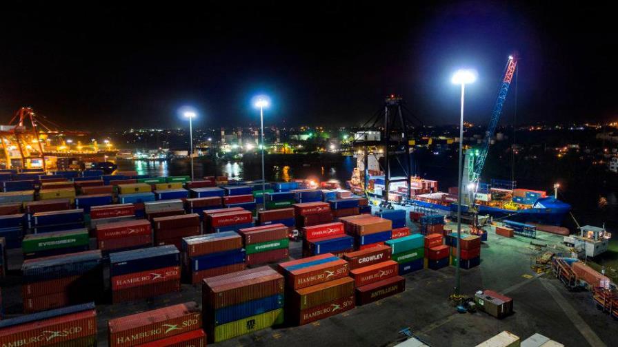 Advierten riesgo de desabastecimiento en temporada navideña por trabas portuarias Advierten riesgo de desabastecimiento en temporada navideña por trabas portuarias