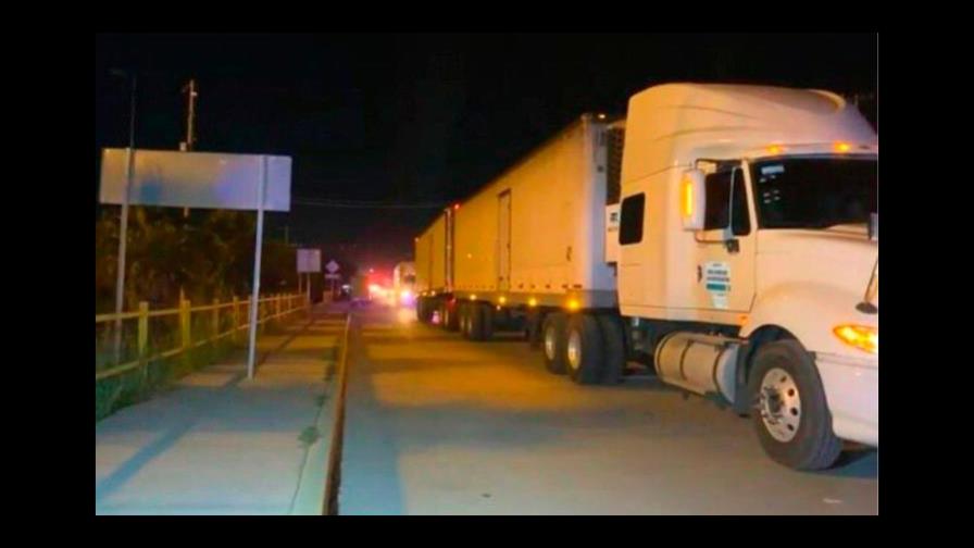 Hallan a más de 400 migrantes en camiones al sur de México