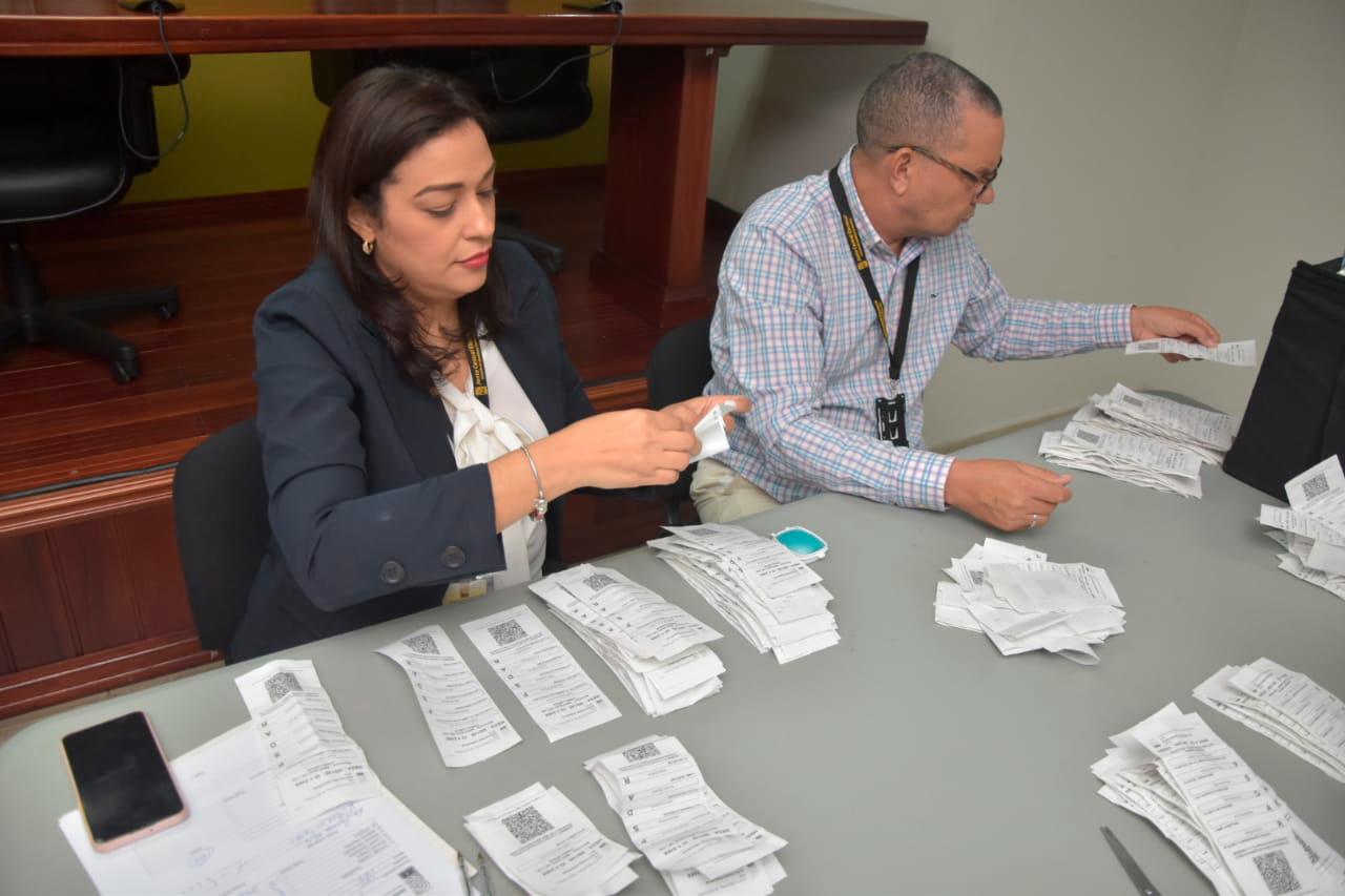 Se están revisando 543 valijas.