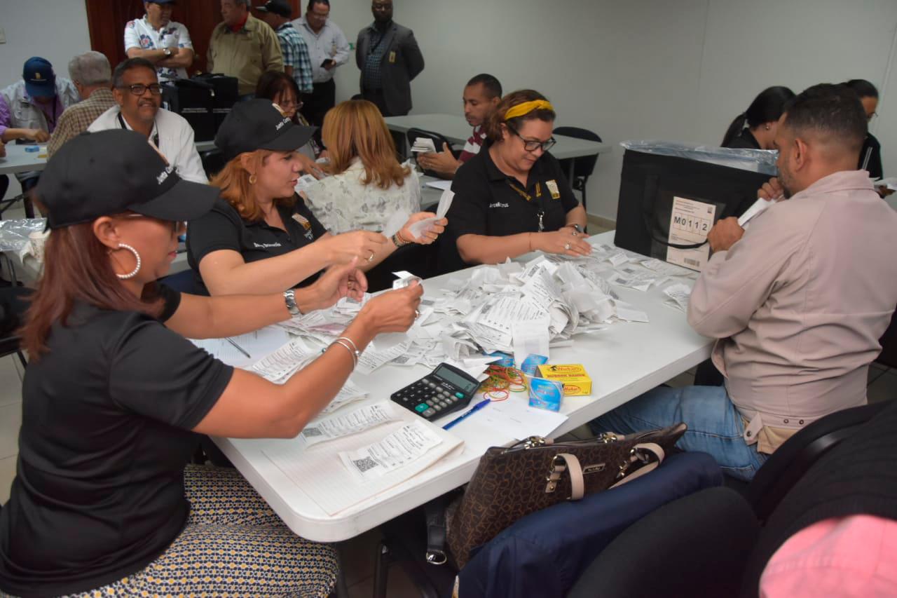 Trabajan en el proceso entre inspectores, supervisores y jueces de la Junta en Santiago.