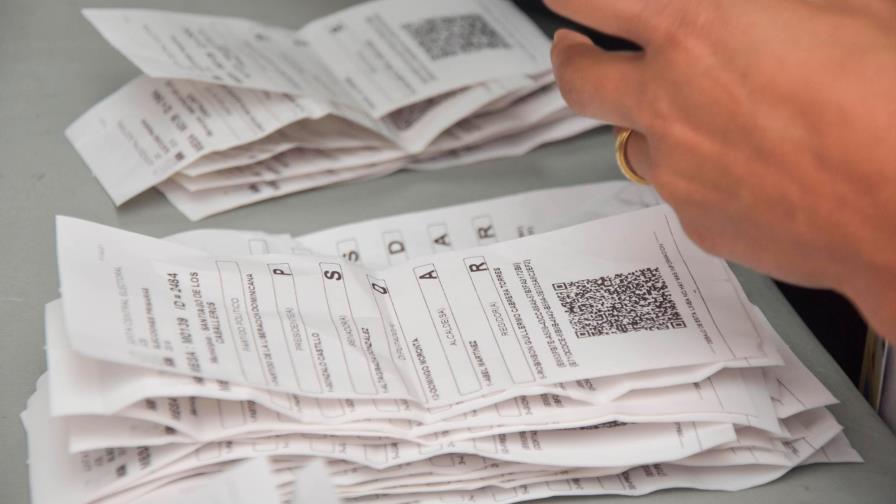 Tras conteo de voto manual de JCE, Gonzalo Castillo mantiene ventaja sobre Leonel Fernández