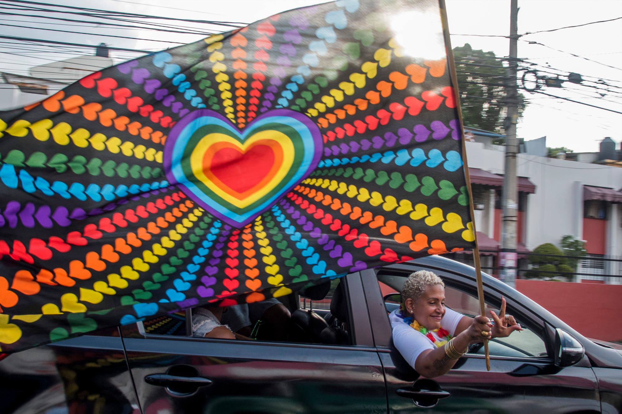 Participante de la Caravana Arcoíris que recorríó las calles de Santo Domingo manifestando por derechos del colectivo LGTB dominicano, el 07 de julio de 2019.