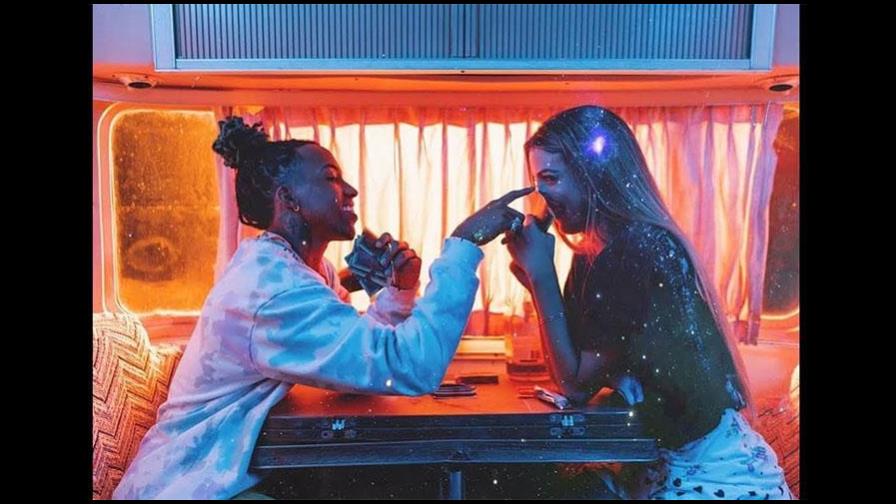 Amenazzy se une a la venezolana Corina Smith en “Aunque me lo niegues”